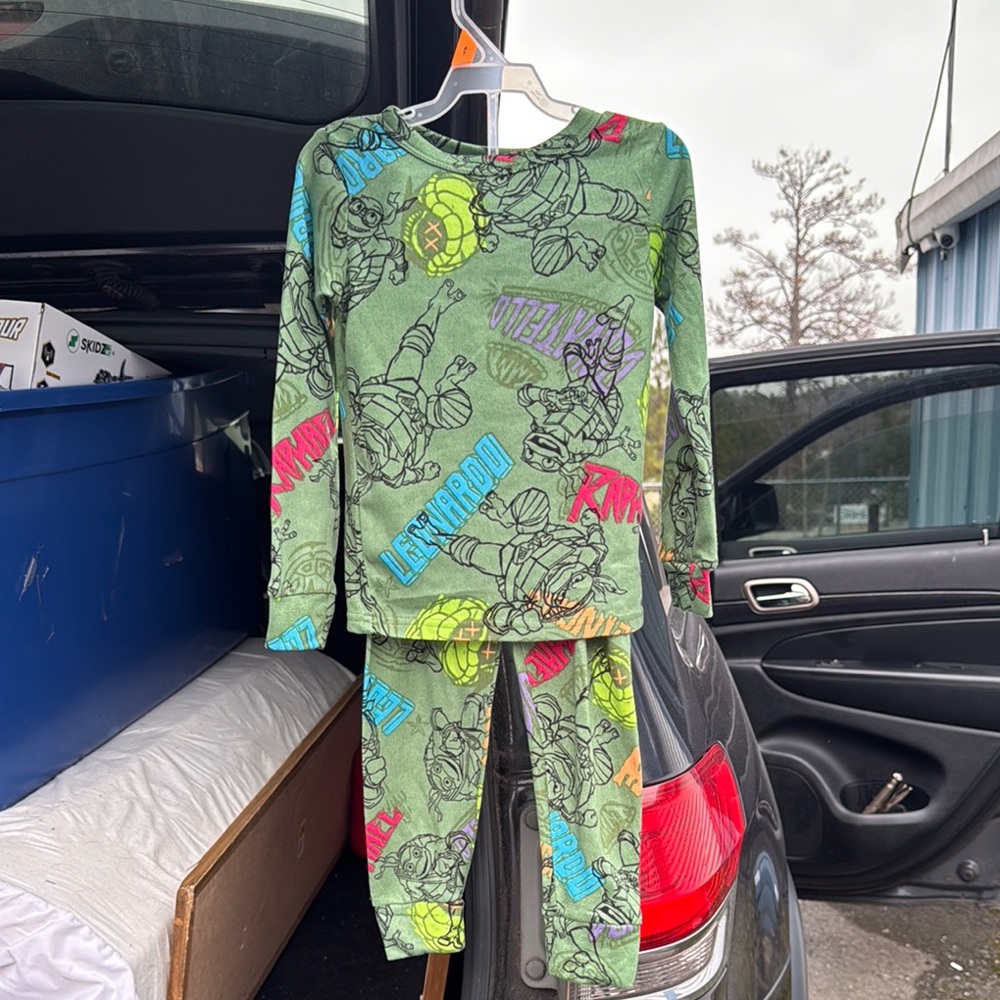 Vibrant Green and Red Pajama‎ Set with ninja turtles